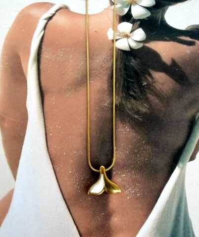 BELUGA NECKLACE