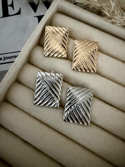 IRIS EARRING