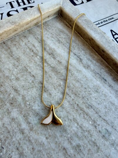 BELUGA NECKLACE