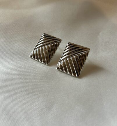 IRIS EARRING
