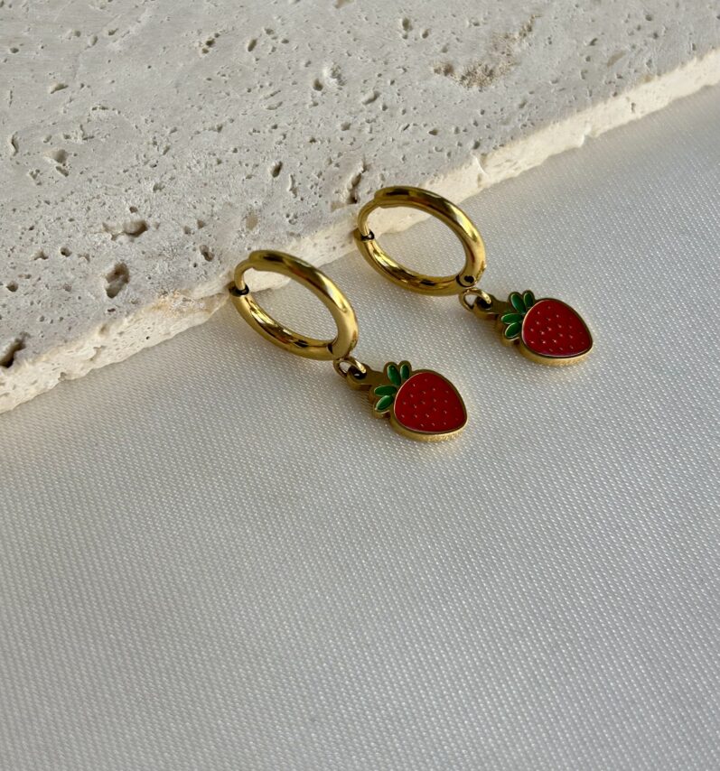 STRAWBERRY KISS EARRING