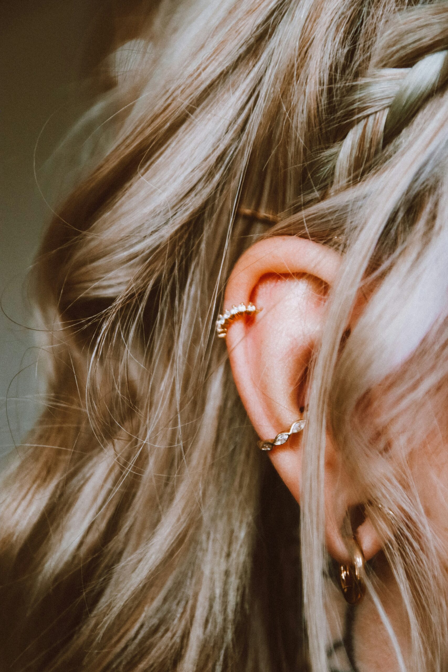 Σκουλαρίκια Ear Cuffs: Το Απόλυτο Κόσμημα Χωρίς Τρύπημα