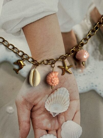 CΟΑSTAL CHARM BRACELET