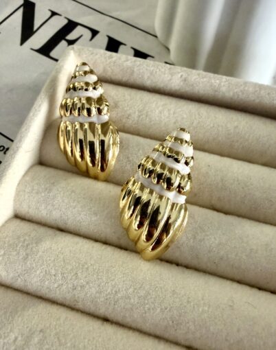 SHELLA EARRING